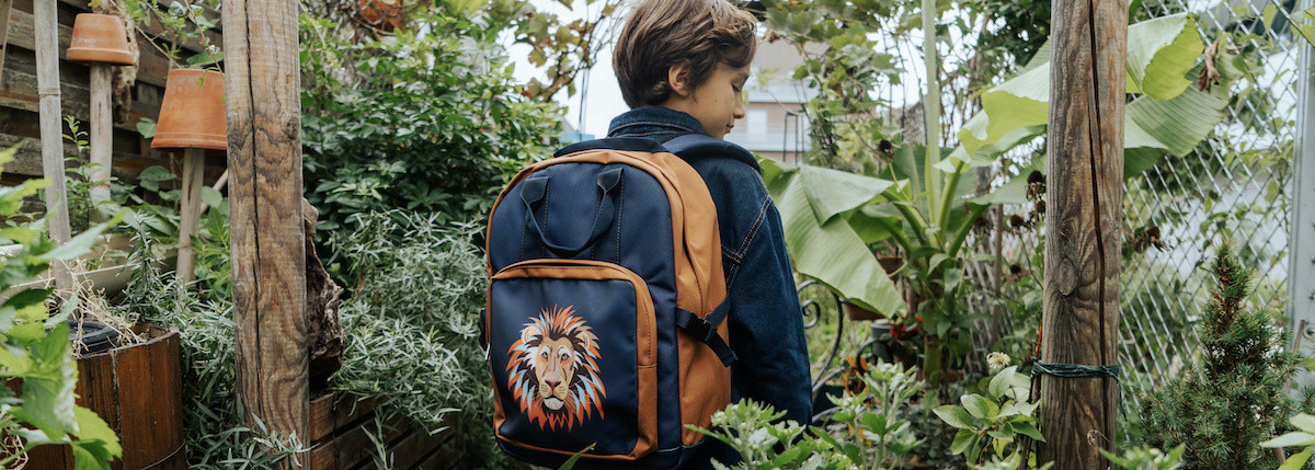 Fashionable backpacks for children from primary to secondary school