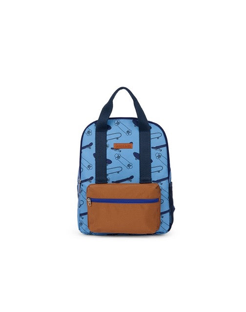 Petit sac à dos bleu clair avec motifs de skateboards
