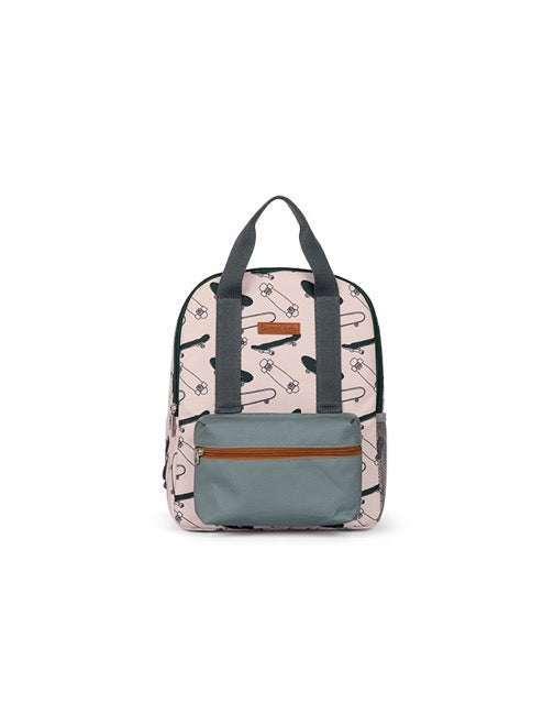 Vue de face du sac à dos avec poche zippée verte