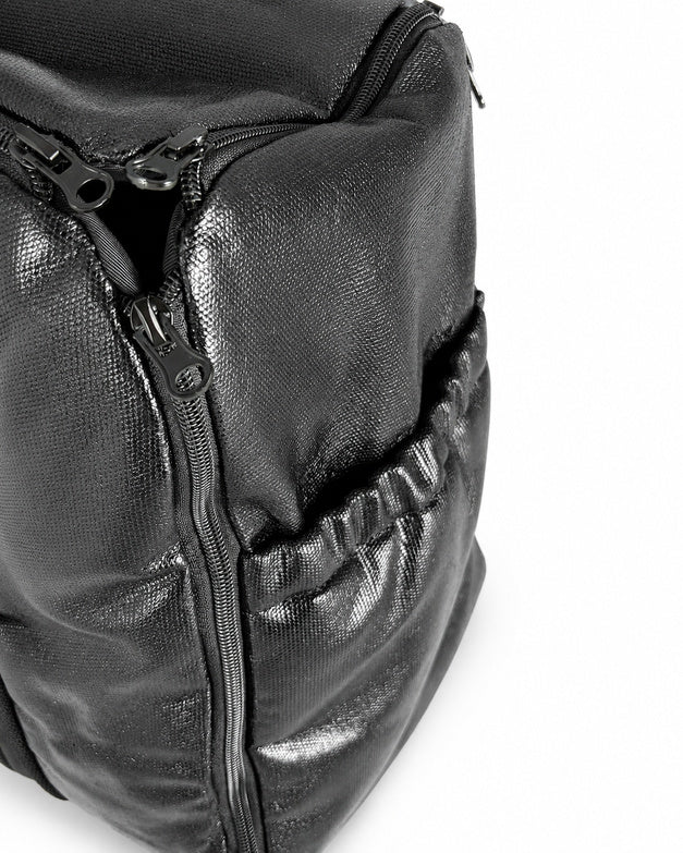 Détail de la fermeture zippée et de la poche latérale du Pet Home Bag noir métallisé